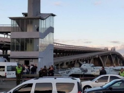 Захват моста Метро: террорист сдался правоохранителям