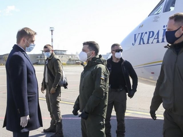 Зеленский начал свой визит на Донбасс и Запорожье