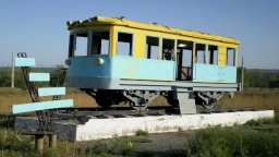 Константиновцы разбирают на металлолом трамвайное полотно