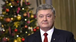 Украинцы в соцсетях раскритиковали новогоднее поздравление Порошенко