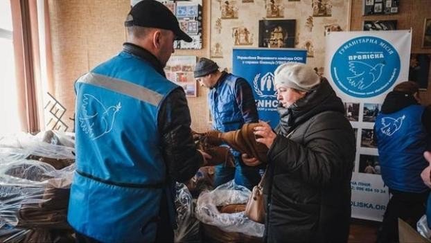 
Переселенцы из Бахмута в Константиновке получили помощь от волонтеров
