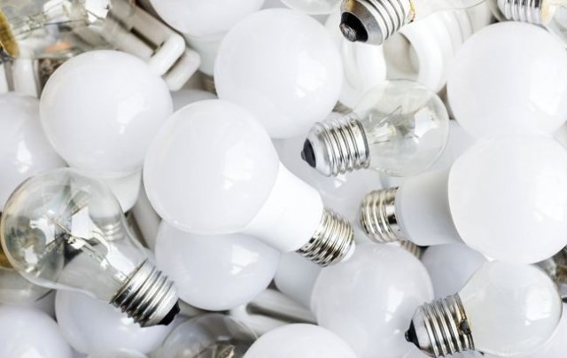 
Украинцы смогут бесплатно обменять лампы накаливания на светодиодные: что известно
