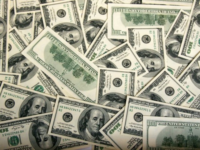 НБУ установил официальный курс на уровне 27,01 гривны за доллар