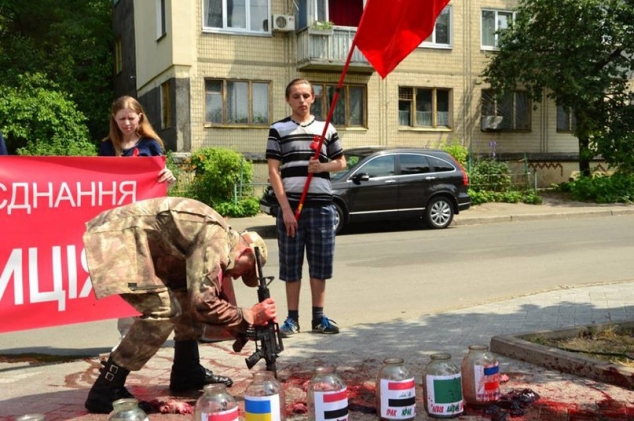 «Левая оппозиция» устроила кровавую баню под посольством США в Киеве!