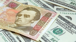 Нацбанк установил официальный курс доллара на уровне 23,95 грн