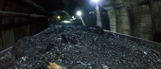 В Донецкой области работники двух шахт начали забастовку