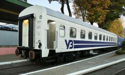 «Укрзализныця» показала новые модернизированные вагоны (ФОТО)