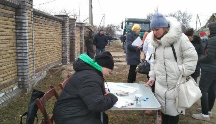 В Константиновке пострадавшим от обстрела 7 марта выдают строительные материалы – как получить