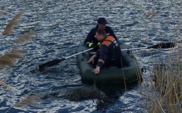 В Константиновке спасатели из водоема достали тело мужчины