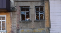 Как живут обитатели поврежденных от взрывов многоэтажек в Константиновке