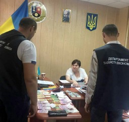 В Виннице и Константиновке полиция провела одновременные обыски в ДонНУ