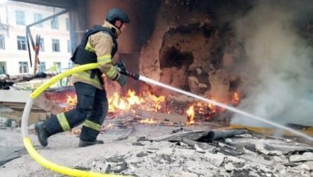Спасатели Константиновки тушили пожар в учебном заведении