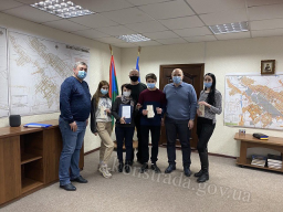 В Константиновке городской голова вручил ключи от квартир детям-сиротам и многодетной семье