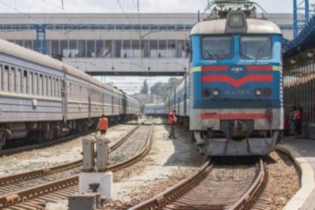 «Укрзализныця» предложила более миллиона билетов на июльские пассажирские поезда