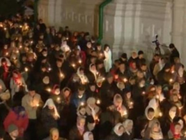 Вопреки карантину на Донбассе в Лавру собрались толпы прихожан (ФОТО, ВИДЕО)