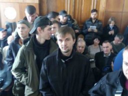 Суд по делу Муравицкого: на заседании националисты из С14 с ножами и избили адвокатов