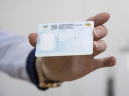 В Украине планируют внедрить цифровые водительские права и студенческие билеты