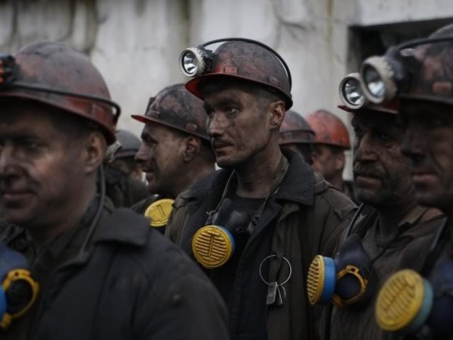 Сотрудники шахт остались под землей: В Донецкой области из-за зарплатных долгов бастуют горняки