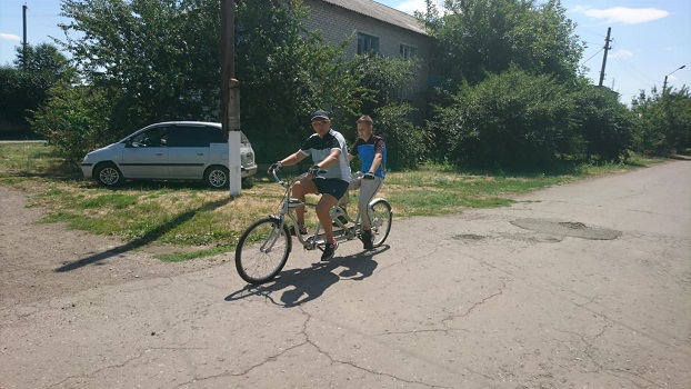 Слепые на велосипеде: в Константиновском районе реализуют уникальный проект