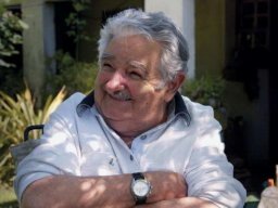 «Самый бедный в мире президент» Уругвая отказался от пенсии