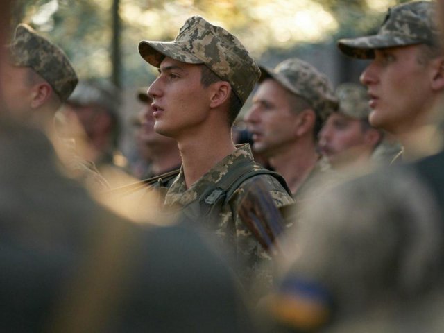 В Украине вступил в силу закон о введении новых воинских званий сержантского и старшинского состава 