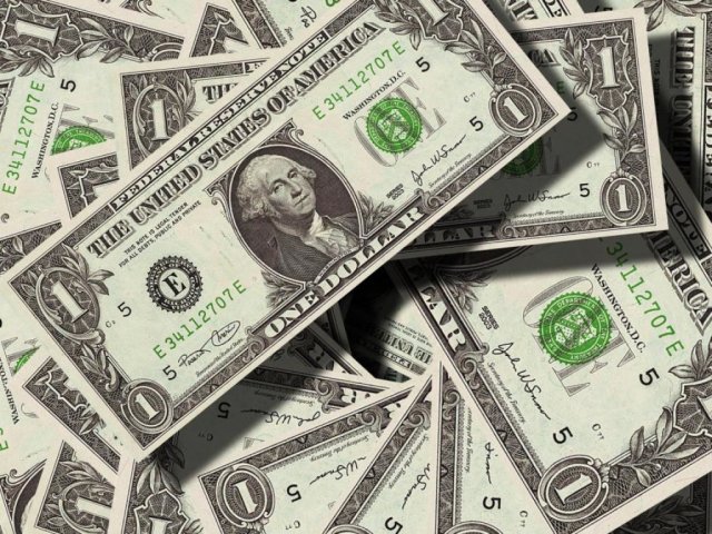 НБУ установил официальный курс на уровне 24,52 гривны за доллар