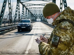 Украина на две недели закрыла границу для иностранцев