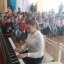 Дети – детям: в Константиновке воспитанники школы искусств играют для детей и студентов