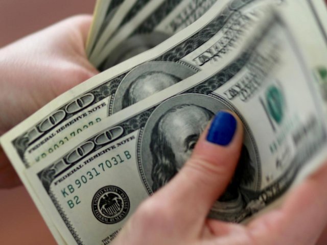НБУ установил официальный курс гривны на уровне 24,52 гривны за доллар