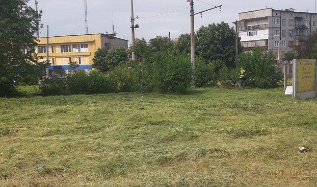 
Коммунальщики Константиновки активно благоустраивают наш город
