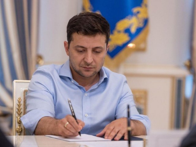 Зеленский подписал закон о штрафах за ограничение доступа к рекам и морям