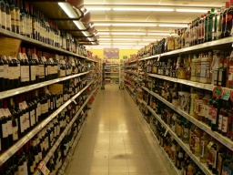 Экономист: магазины на волне паники подняли цены на сахар, макароны и крупы