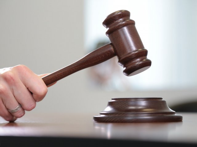 В Сумах суд признал горловину свитера ответчика медицинской маской
