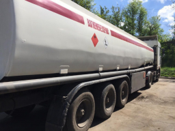 Фискальная служба конфисковала грузовик и 38 тонн бензина у жителя Константиновки