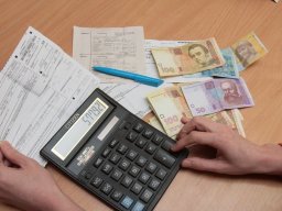 Через повышение минимальной зарплаты власть заберет у части украинцев субсидии — эксперт