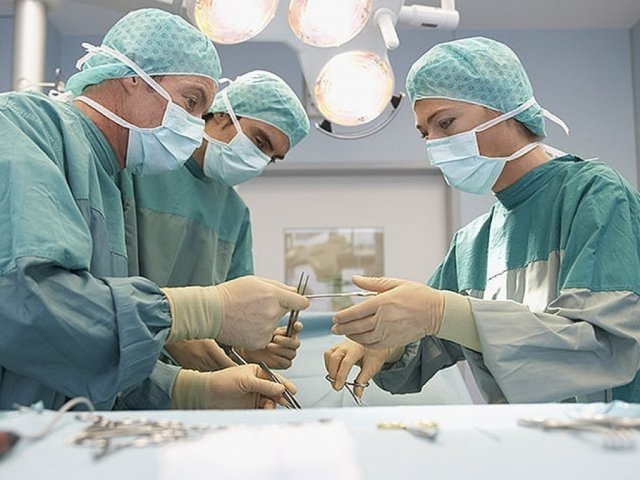 Минздрав приказал всем больницам приостановить плановые операции