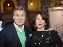 С подозрением на коронавируспопал в больницу певец Лев Лещенко вместе с женой