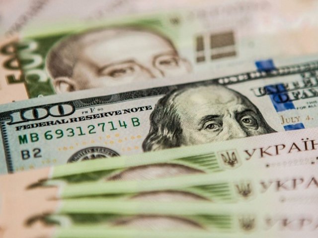 НБУ установил официальный курс на уровне 24,19 гривны за доллар
