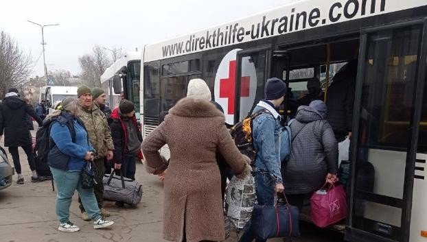 
Эвакуация: Из Константиновки и Краматорска выезжают, а в Славянск возвращаются
