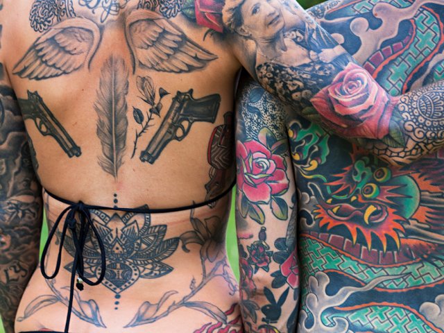 «Опасно для здоровья»: Европа запрещает чернила для татуировок