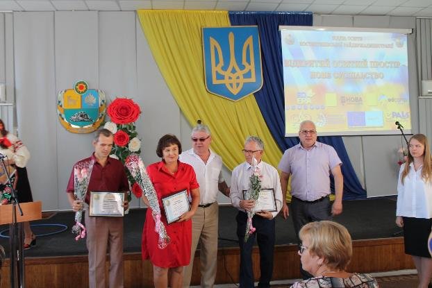 Каким педагогическим коллективам Константиновского района в этом году достались «Яркое солнышко и «М