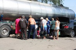 Жителям Константиновки и района уже подвозят воду от Фонда Бориса Колесникова