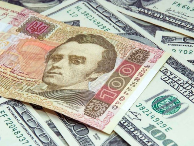 НБУ установил официальный курс на уровне 24,81 гривны за доллар