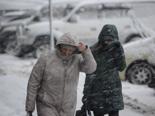 Спасатели предупредили о шквальном ветре в шести областях Украины
