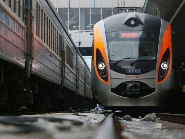 «Укрзализныця» назначила в феврале 6 дополнительных поездов&nbsp;