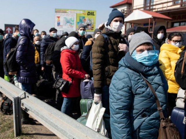 Украинское правительство запретило украинцам выезжать за рубеж на заработки