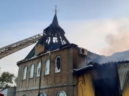 Горел потолок: в Дружковке на рынке произошел пожар (ФОТО)