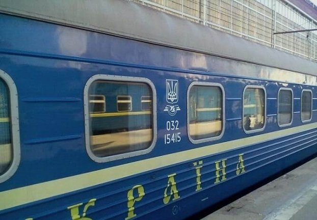 Жительницу Константиновки в поезде оставили без мобильной связи