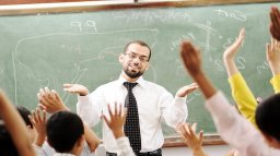 Кабмин повысил зарплату учителям