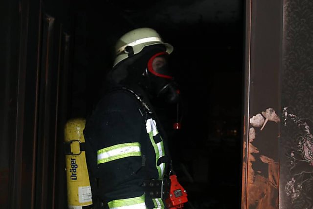 В  Константиновке во время тушения пожара пожарные спасли женщину